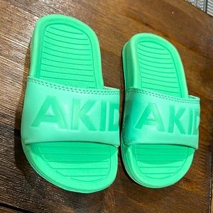 AKID mint green slides